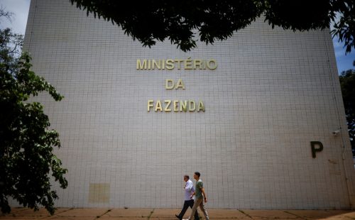 2024-12-12T182821Z_1_LYNXMPEKBB0UN_RTROPTP_4_BRAZIL-ECONOMY.jpg